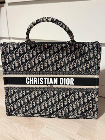 Nieuw Shopper Dior beschikbaar voor biedingen