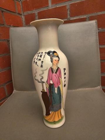Chinese porseleinen vaas china  met  gedicht Famille rose beschikbaar voor biedingen