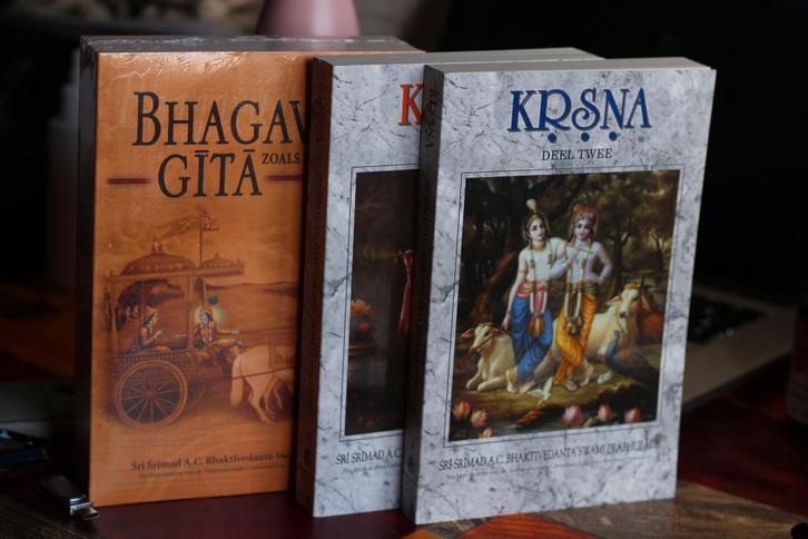 Bhagavad Gita Zoals Ze is/ Krishna boek, Boeken, Esoterie en Spiritualiteit, Nieuw, Achtergrond en Informatie, Spiritualiteit algemeen