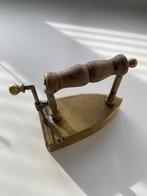 antiek koperen strijkijzer Engels kooltjes mooi patine, Ophalen of Verzenden