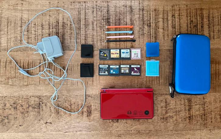 Nintendo DSi XL Mario 25th Anniversary Limited Edition, Spelcomputers en Games, Spelcomputers | Nintendo DS, Zo goed als nieuw