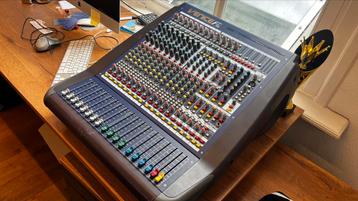 Midas Venice F16 analoge tafel met digitale interface beschikbaar voor biedingen