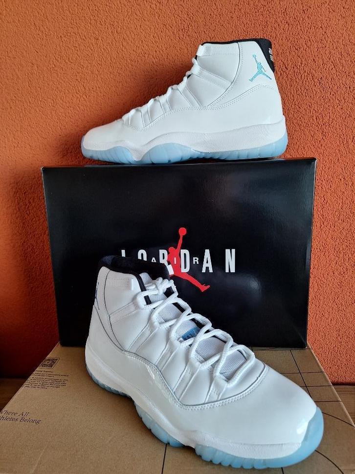 AIR JORDAN 11 "LEGEND BLUE" (2024) - maat 45½ - nieuw!, Kleding | Heren, Schoenen, Nieuw, Sneakers of Gympen, Wit, Ophalen of Verzenden