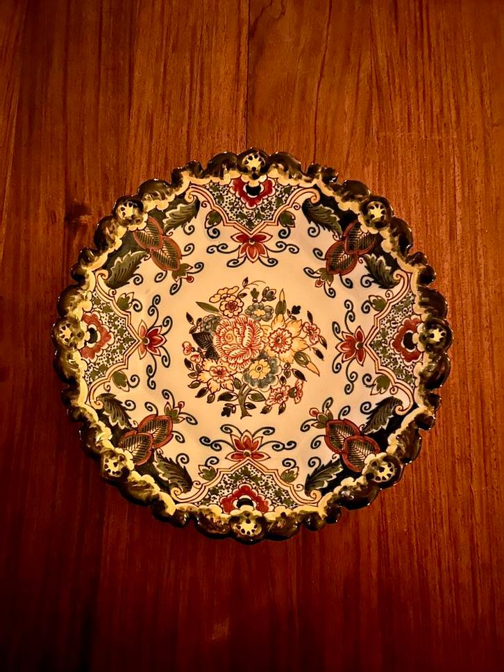 Handbeschilderd Makkum wandbord – Koninklijke Tichelaar, Antiek en Kunst, Antiek | Wandborden en Tegels, Ophalen of Verzenden