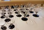 Art Deco glasservies met zwarte voet 19 stuks, Antiek en Kunst, Antiek | Glas en Kristal, Ophalen of Verzenden