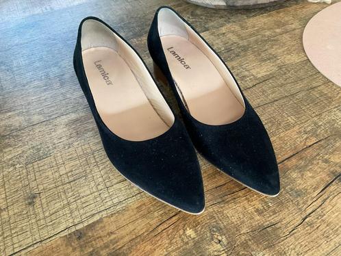 Dames pump met lage hak zwart, Kleding | Dames, Schoenen, Zwart, Ophalen of Verzenden