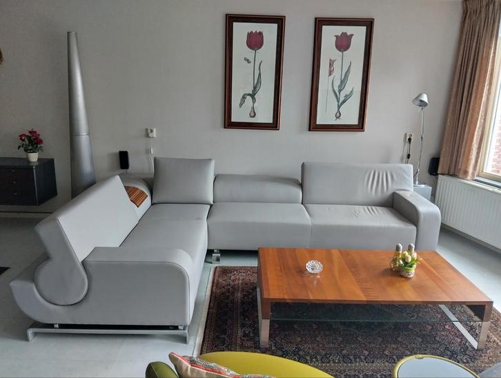 Leolux B Flat hoekbank Leer Grijs (lichte gebruikssporen), Huis en Inrichting, Banken | Bankstellen, Gebruikt, Hoekbank, Vierpersoons of meer