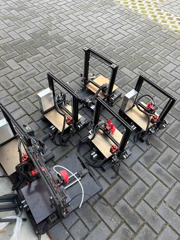 Partij van 6 3D-printers (opknapproject) beschikbaar voor biedingen
