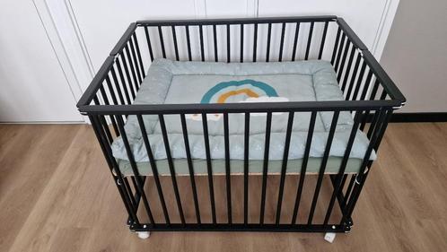 Puck Inklapbare Box Mat Zwart, Kinderen en Baby's, Boxen, Zo goed als nieuw, Rechthoekig, In hoogte verstelbaar, Boxkleed, Wieltjes