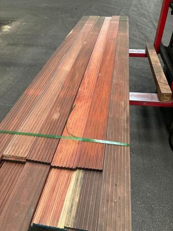 Padoek vlonderplanken 21 x 140 geribbeld beschikbaar voor biedingen