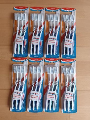 Tandenborstels Aquafresh medium, 24 stuks. beschikbaar voor biedingen