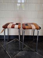 Set van 2 vintage krukken met nieuwe lederen stoffering, Overige materialen, Gebruikt, Vintage, Ophalen of Verzenden