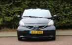 Leuke Toyota Aygo 5 deurs / nieuwe APK / 122257 kilometer, Auto's, Voorwielaandrijving, Zwart, Handgeschakeld, Particulier