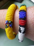 2 kleurige Afrikaanse Armbanden van kleine Glas Kraaltjes, Verzenden, Zo goed als nieuw, Overige kleuren, Overige materialen