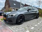 BMW 1-Serie 118I M sport 5DR 2012 m135i veel opties!, Auto's, BMW, 1-Serie, 65 €/maand, Zwart, 4 cilinders