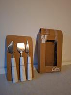 Ongebruikte Marmer Kaasmessen set Kave Home, Ophalen of Verzenden, Nieuw, Rvs of Chroom, Bestekset