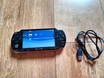 PSP 2004 Black | Zwart met Batterij + Oplaadkabel, Spelcomputers en Games, Spelcomputers | Sony PSP, Ophalen of Verzenden, Zo goed als nieuw