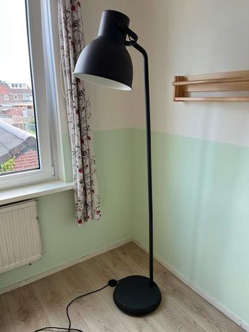 Ikea Hektar staande lamp donkergrijs beschikbaar voor biedingen