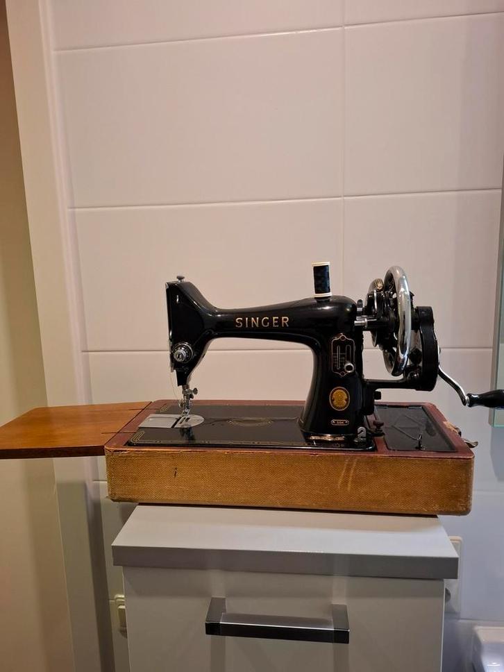 Singer handnaaimachine uit grootmoeders tijd, Hobby en Vrije tijd, Naaimachines en Toebehoren, Gebruikt, Naaimachine, Singer, Ophalen