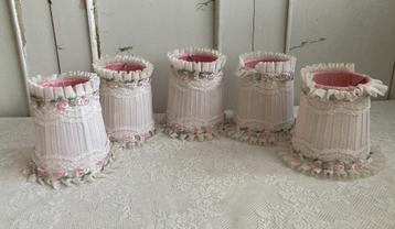5x Brocante lampenkapjes / plissé met roze binnenkant beschikbaar voor biedingen