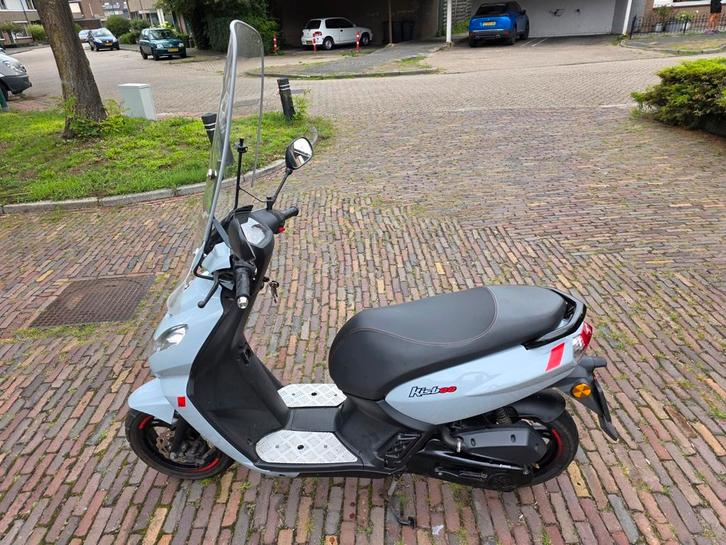 Mooie Peugeot Kisbee, Fietsen en Brommers, Brommers | Peugeot, Gebruikt, Maximaal 45 km/u, Ophalen