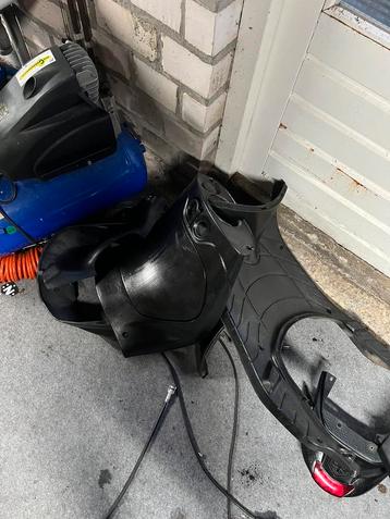 Piaggio zip binnenkappen set beschikbaar voor biedingen