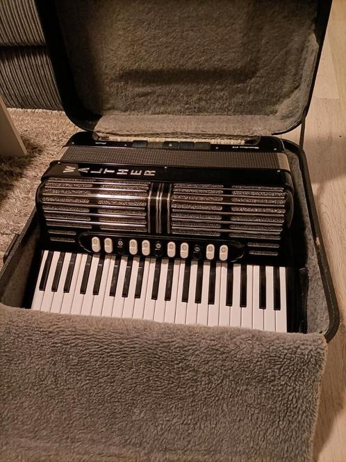 Walther 414 Cassotto accordeon (gemaakt door Ballone Burini), Muziek en Instrumenten, Accordeons, Zo goed als nieuw, 120-bas, Overige merken