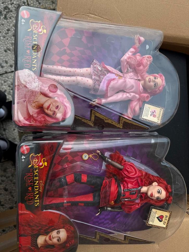Descendants Poppen Mattel - Nieuw in Doos!, Kinderen en Baby's, Speelgoed | Poppen, Nieuw, Barbie, Ophalen