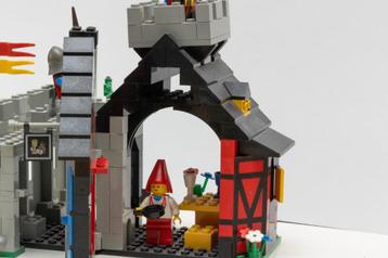 LEGO 6067 Castle: Lion Knights Guarded Inn