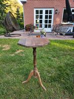 Bijzettafeltje. Kastanjehout.Driepoot., Ophalen