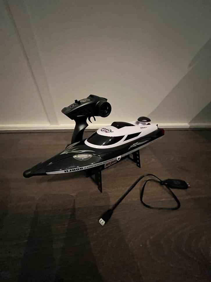 Dilwe RC Speed Boat Toy Gift 2.4 GHz, Hobby en Vrije tijd, Modelbouw | Boten en Schepen, Gebruikt, Overige merken, Ophalen of Verzenden