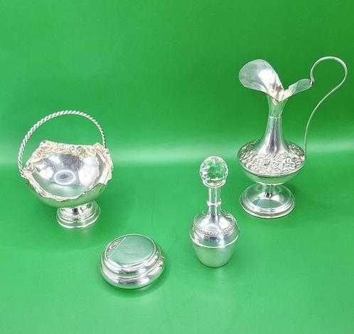 Zilveren Set: Mandje, Flesje, Kan & pillen doosje, Antiek en Kunst, Antiek | Goud en Zilver, Zilver, Ophalen of Verzenden