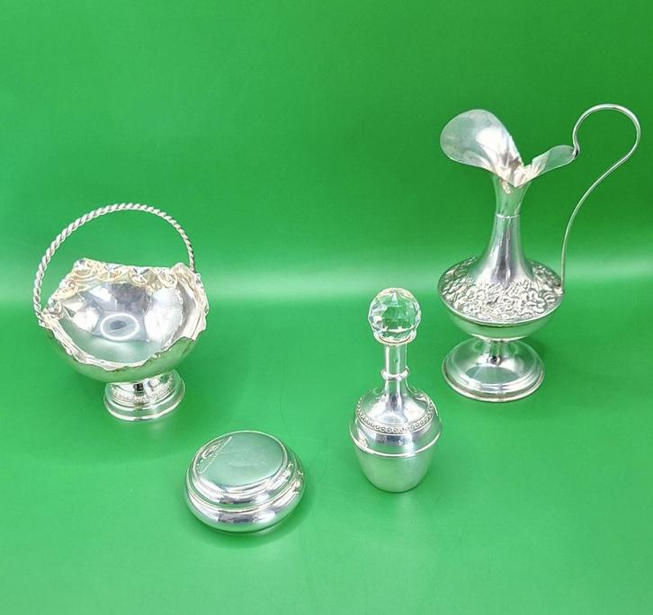 Zilveren Set: Mandje, Flesje, Kan & pillen doosje, Antiek en Kunst, Antiek | Goud en Zilver, Zilver, Ophalen of Verzenden