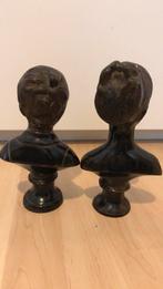Bronzen beeldjes. Jongen en meisje, Ophalen