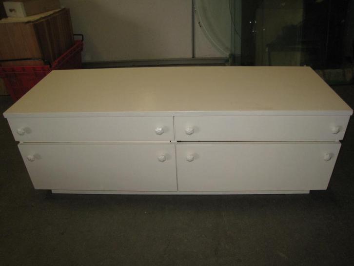 Vintage laag dressoirtje / tv meubeltje, Huis en Inrichting, Kasten | Overige, Gebruikt
