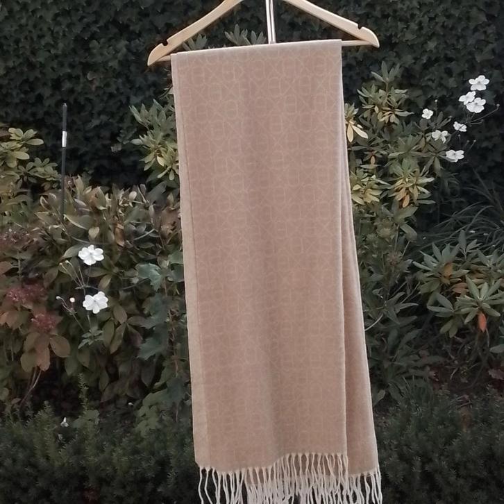 Lichtbruin/ beige sjaal shawl Twinset NIEUW MET KAARTJES, Kleding | Dames, Mutsen, Sjaals en Handschoenen, Nieuw, Verzenden