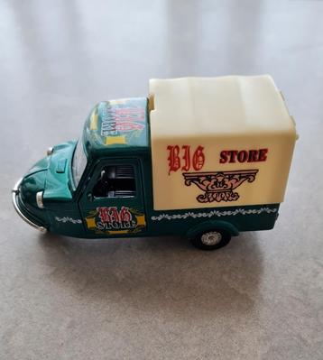 Leuk vintage autootje voor de verzamelaar beschikbaar voor biedingen