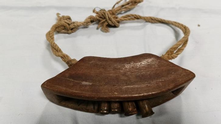 Afrikaans muziekobject – houten klankkast met touw, Muziek en Instrumenten, Percussie, Gebruikt, Melodische percussie, Ophalen of Verzenden