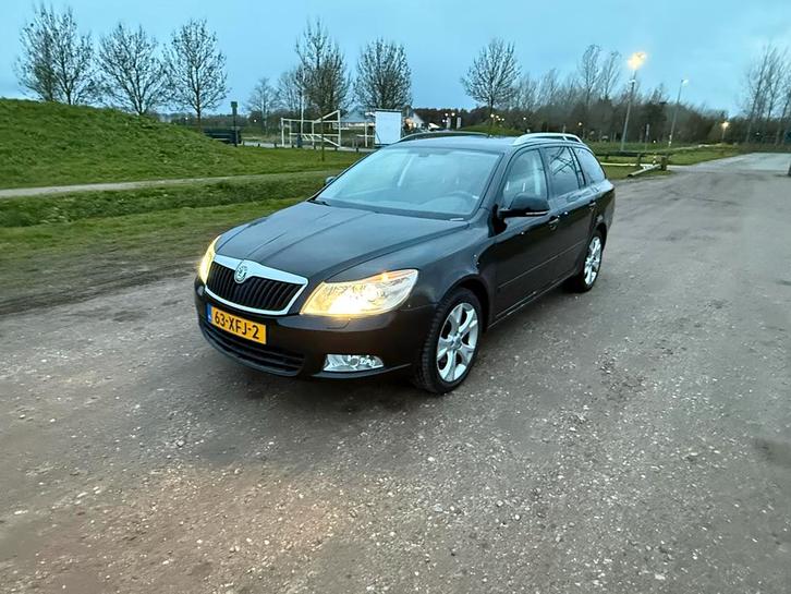 Skoda Octavia 1.2 TSI combi 2012 Automaat Airco stoelverw, Auto's, Skoda, Particulier, Octavia, ABS, Airbags, Airconditioning