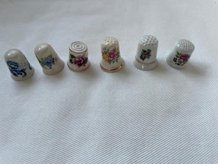 6 Vingerhoedjes BLOEMEN, Verzamelen, Vingerhoedjes, Gebruikt, Ophalen of Verzenden