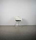 6x Vitra Eames DAR Kuipstoel Wit/Zwart – Chroom/ Eiffel