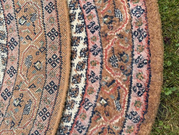 Ronde vloerkleed 150 diameter kleur oud roze, Huis en Inrichting, Stoffering | Tapijten en Kleden, Zo goed als nieuw, 150 tot 200 cm