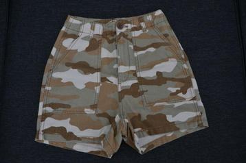 ZO GOED ALS NIEUW, KORTE BROEK CAMOUFLAGE MAAT 34 beschikbaar voor biedingen