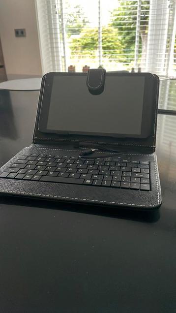 Tablet met toetsenbord nieuw beschikbaar voor biedingen