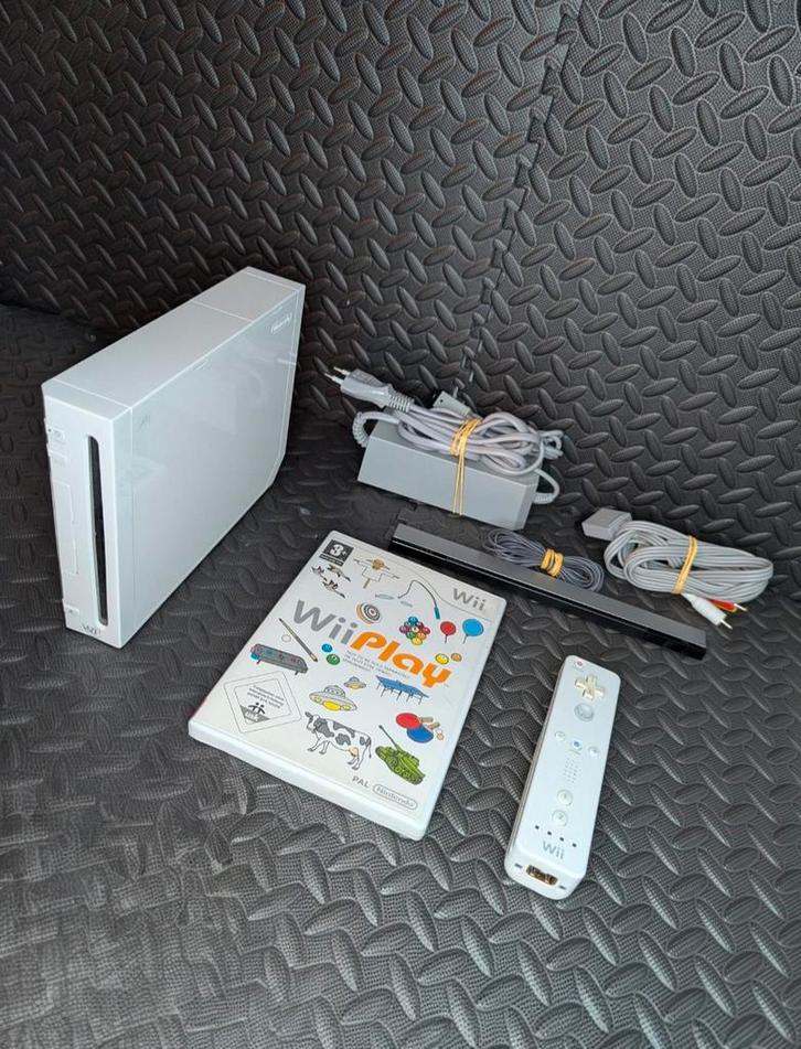 Nintendo Wii Console + Wii Play, Spelcomputers en Games, Spelcomputers | Nintendo Wii, Gebruikt, Met 1 controller, Met games, Verzenden