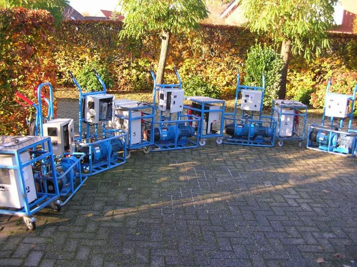 HYDROVANE  (  LAMELLEN  )  COMPRESSOREN, Doe-het-zelf en Verbouw, Compressors, Zo goed als nieuw, 10 bar of meer, 25 tot 100 liter