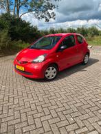 Toyota Aygo 1.0 12V Vvt-i 3DRS MMT 2007 Rood, Auto's, Voorwielaandrijving, Stof, Zwart, 4 stoelen