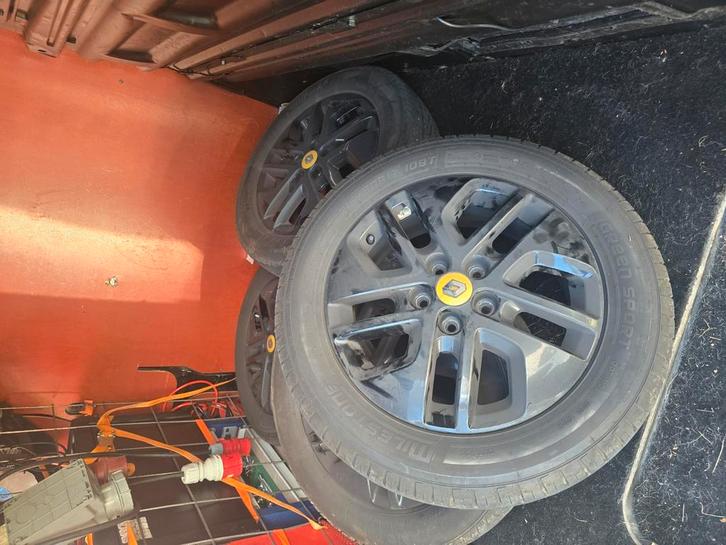 17" orginele Renault velgen nieuwe banden 5x114.3, Auto-onderdelen, Banden en Velgen, Velg(en), Zomerbanden, 17 inch, 225 mm, Ophalen of Verzenden