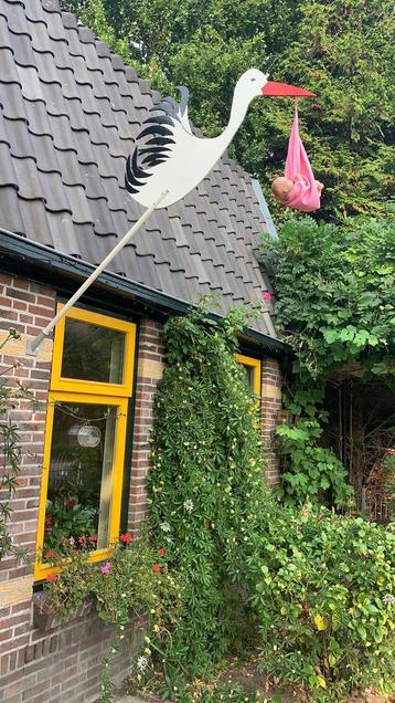 Baby geboren? Huur een ooievaar met luierdoek & pop beschikbaar voor biedingen