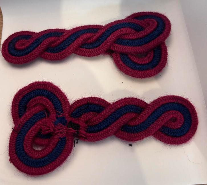 Leger des Heils ornamenten rood/blauw, Verzamelen, Religie, Zo goed als nieuw, Christendom | Protestants, Kleding, Ophalen of Verzenden